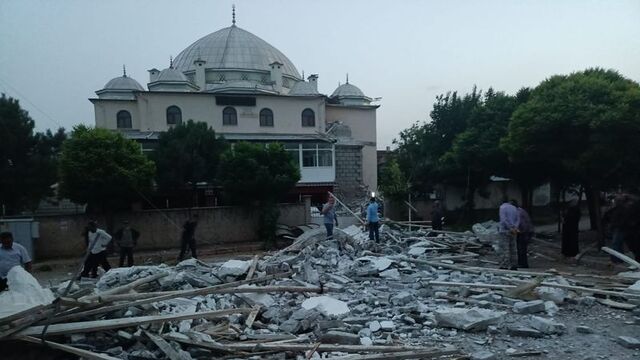 Kırıkkale'de Cami Minaresi Yıkıldı 
